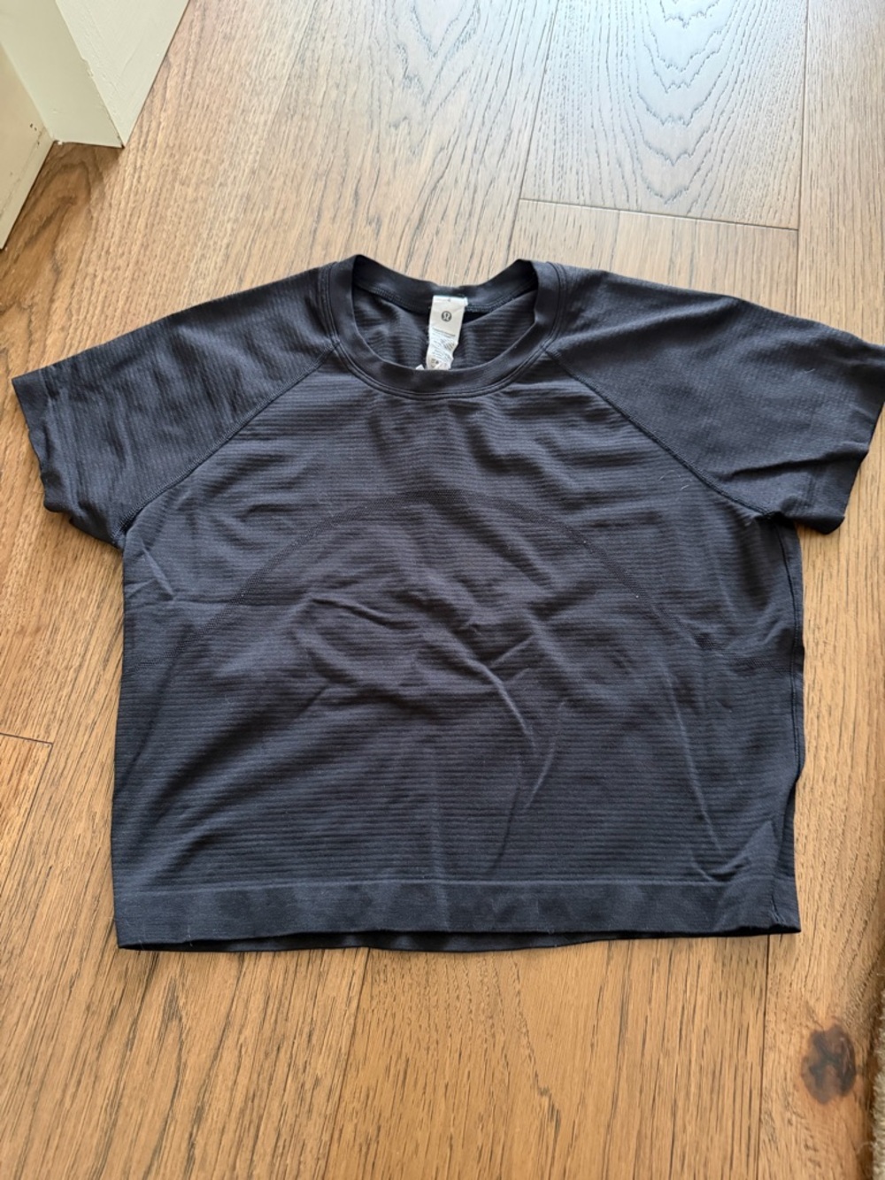 Lululemon Black Short Sleeve Crewneck Cropped Top